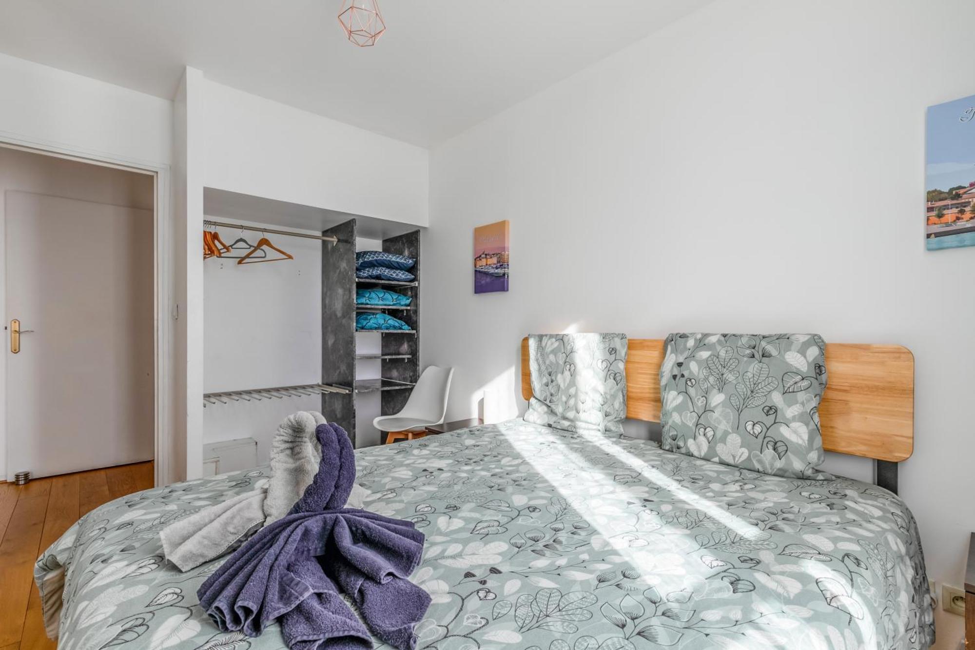 Transports, Parking, A/C & Equipped For Long Stays Saint-Ouen  Exterior foto