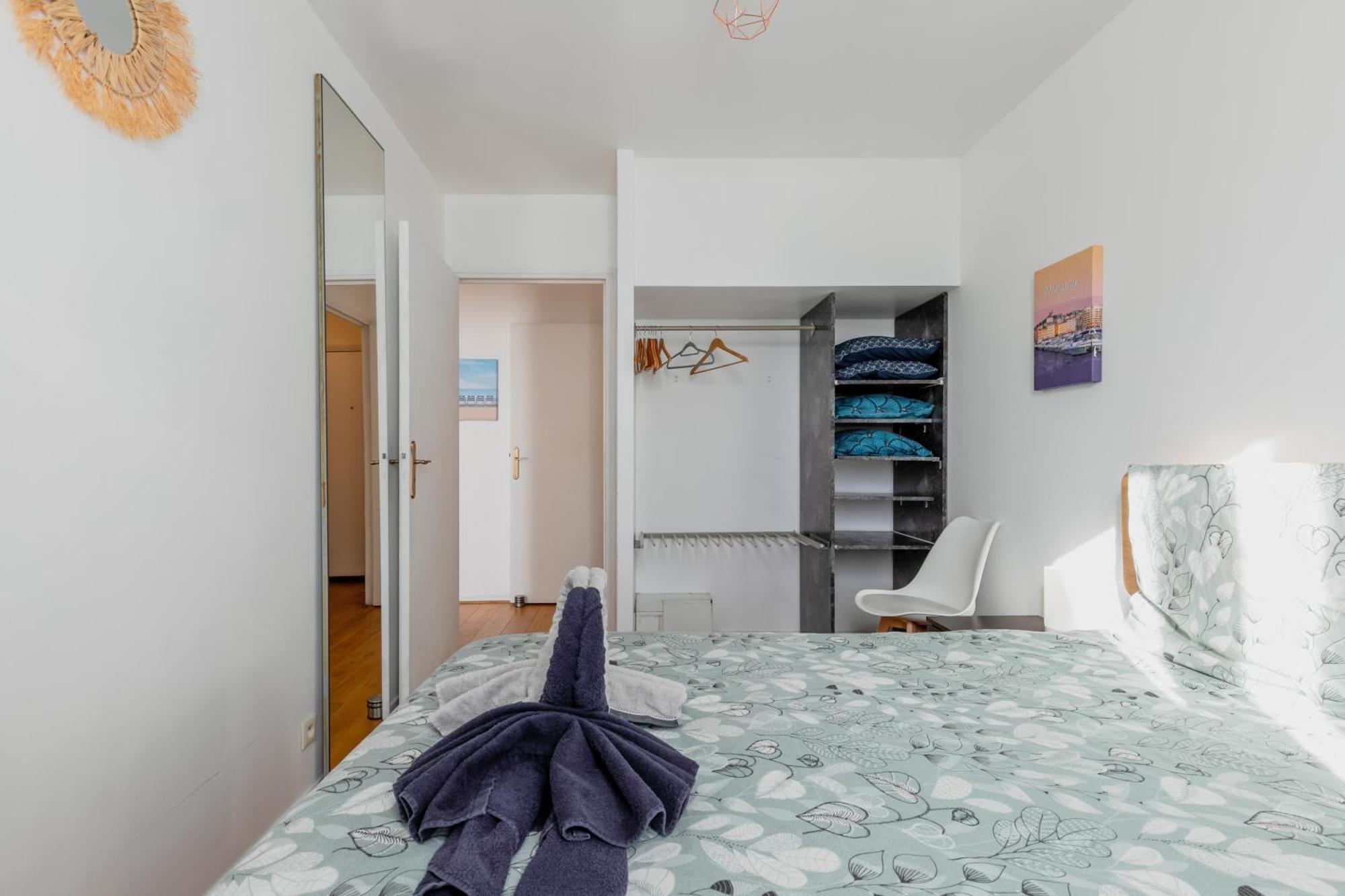 Transports, Parking, A/C & Equipped For Long Stays Saint-Ouen  Exterior foto